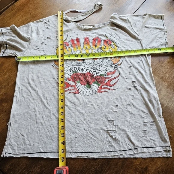 Emory Park Chaos Born Free Distressed Short Sleeve Graphic TShirt - Picture 12 of 17